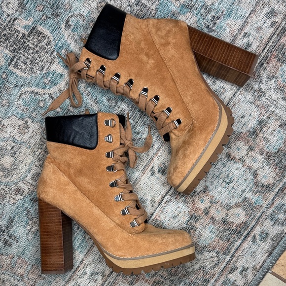 Steve Madden Breccan Tan and Black Lace-Up Block Heel Boots - 10